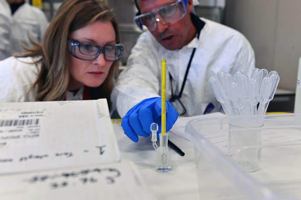 how much do Forensic Scientists make per year